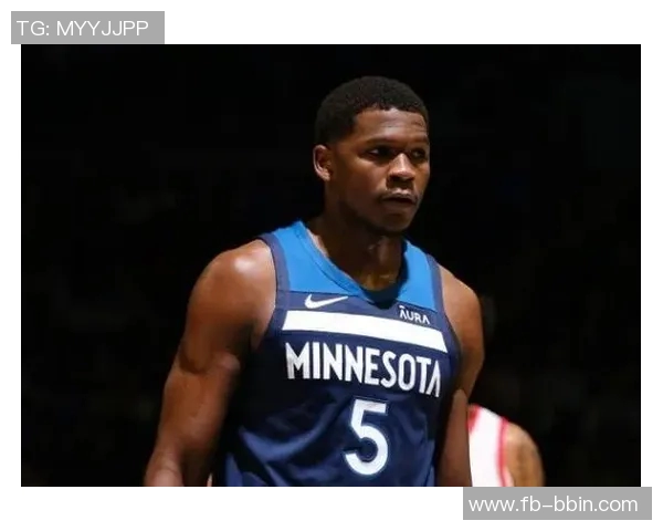 爱德华兹首节火力全开半场高效得分助球队继续进攻展现强大实力 爱德华兹首节火力全开半场高效得分助球队继续进攻展现强大实力