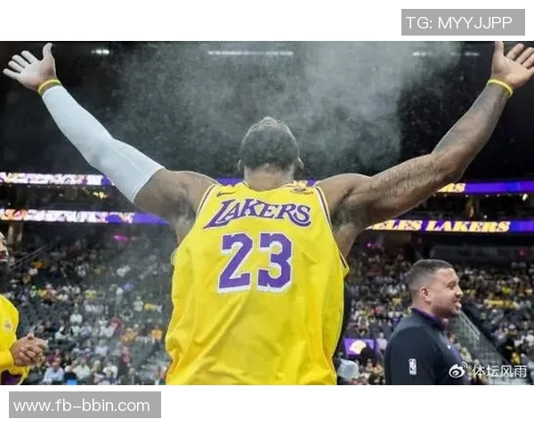 詹姆斯首秀纪念补丁国王球衣致敬传奇时刻