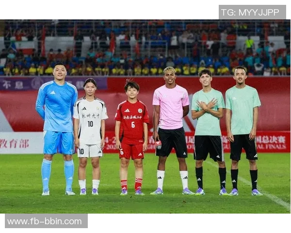 奇妙缘分重现巴黎小将恩贾恩图与亚马尔曾在U10赛场相遇